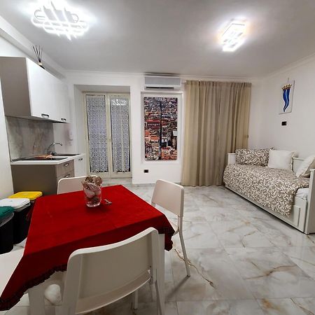 La Casa Di Patta A Spaccanapoli ภายนอก รูปภาพ